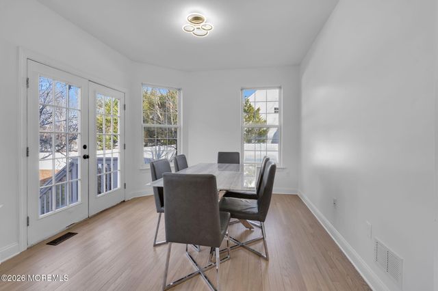 10 Meadow Run Court, Jackson, NJ 08527