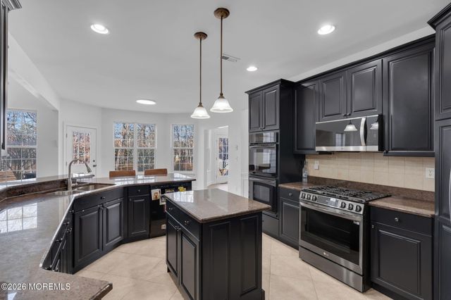 10 Meadow Run Court, Jackson, NJ 08527