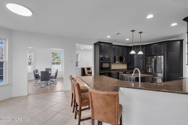 10 Meadow Run Court, Jackson, NJ 08527