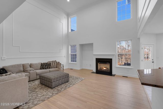 10 Meadow Run Court, Jackson, NJ 08527