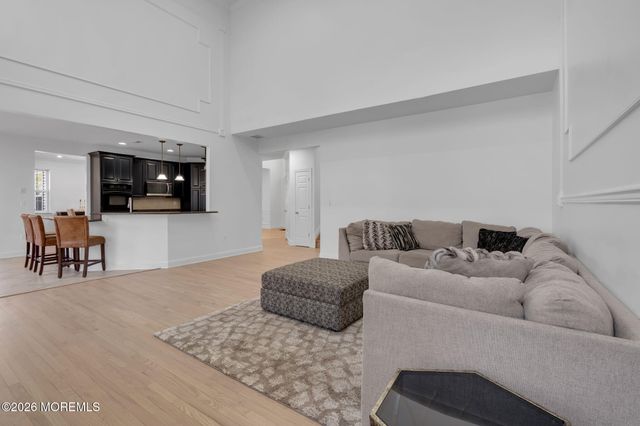 10 Meadow Run Court, Jackson, NJ 08527