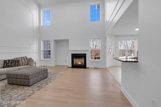 10 Meadow Run Court, Jackson, NJ 08527