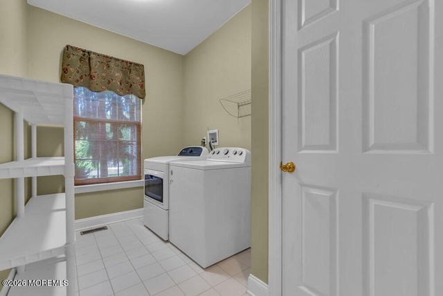 10 Meadow Run Court, Jackson, NJ 08527