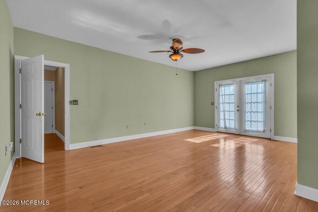 10 Meadow Run Court, Jackson, NJ 08527