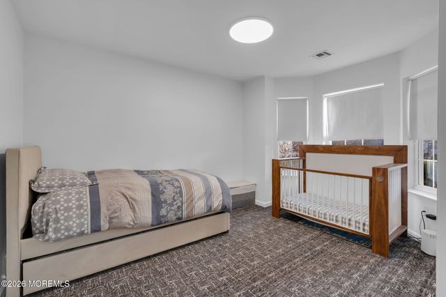 10 Meadow Run Court, Jackson, NJ 08527