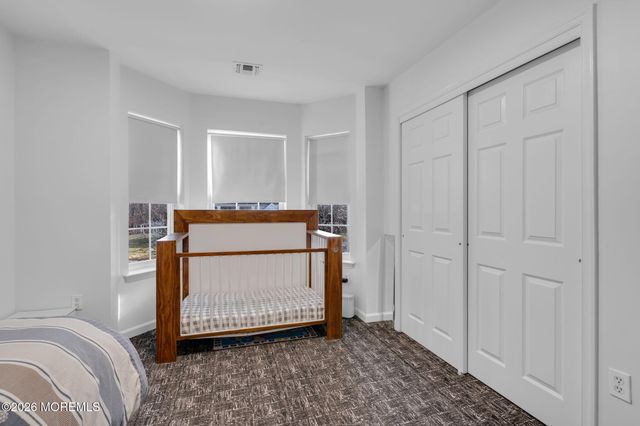 10 Meadow Run Court, Jackson, NJ 08527