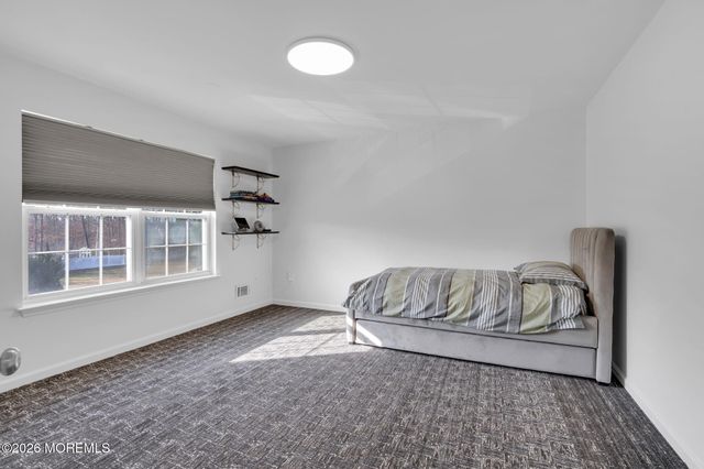 10 Meadow Run Court, Jackson, NJ 08527