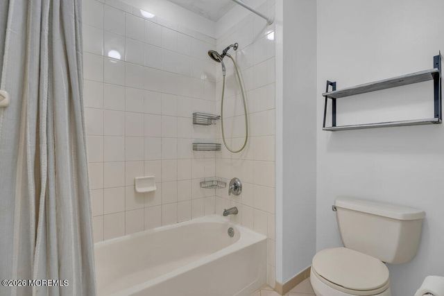 10 Meadow Run Court, Jackson, NJ 08527