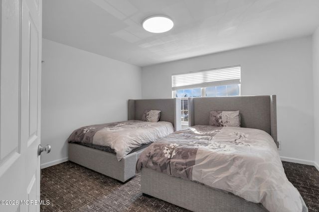 10 Meadow Run Court, Jackson, NJ 08527