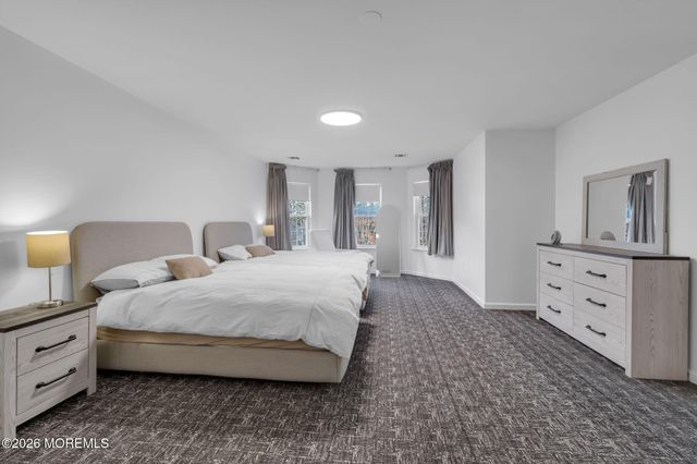 10 Meadow Run Court, Jackson, NJ 08527