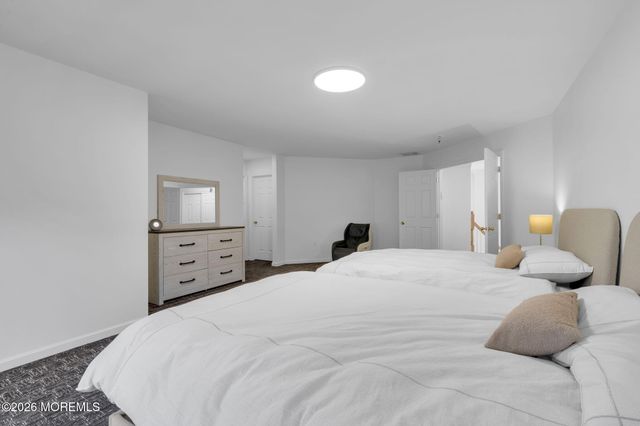 10 Meadow Run Court, Jackson, NJ 08527