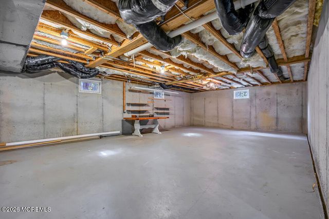 10 Meadow Run Court, Jackson, NJ 08527