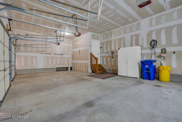 10 Meadow Run Court, Jackson, NJ 08527