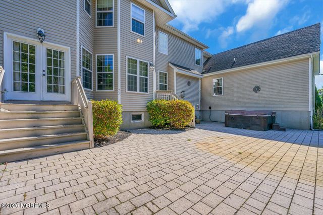 10 Meadow Run Court, Jackson, NJ 08527
