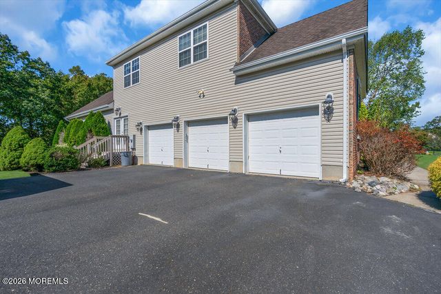10 Meadow Run Court, Jackson, NJ 08527