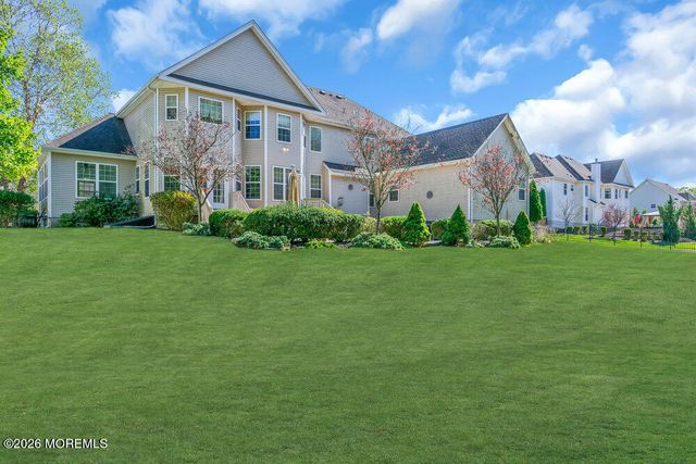 10 Meadow Run Court, Jackson, NJ 08527