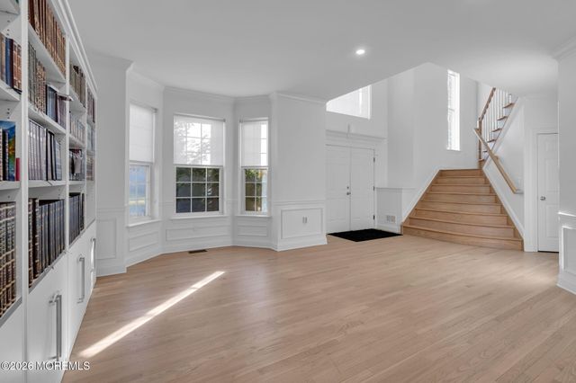 10 Meadow Run Court, Jackson, NJ 08527