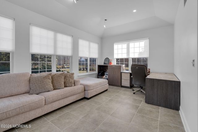 10 Meadow Run Court, Jackson, NJ 08527