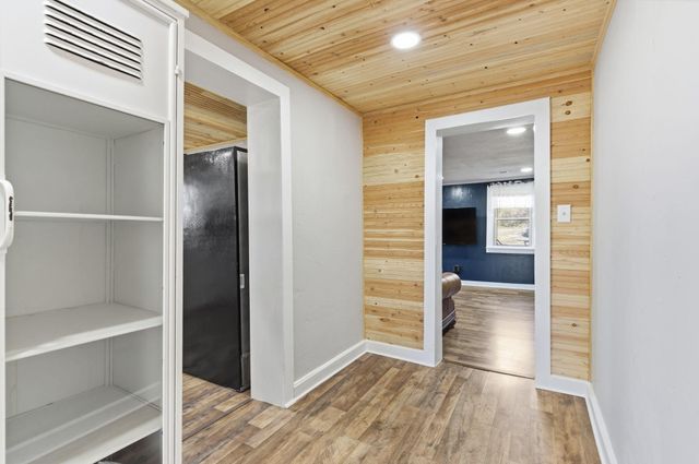 495 Evergreen Avenue, Hollister, MO 65672