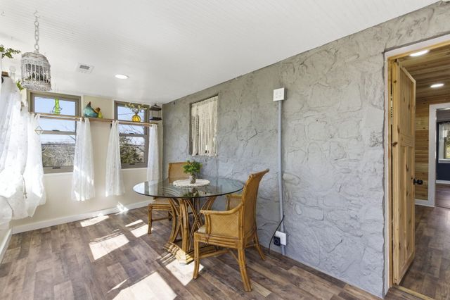 495 Evergreen Avenue, Hollister, MO 65672