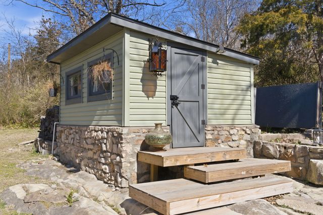 495 Evergreen Avenue, Hollister, MO 65672