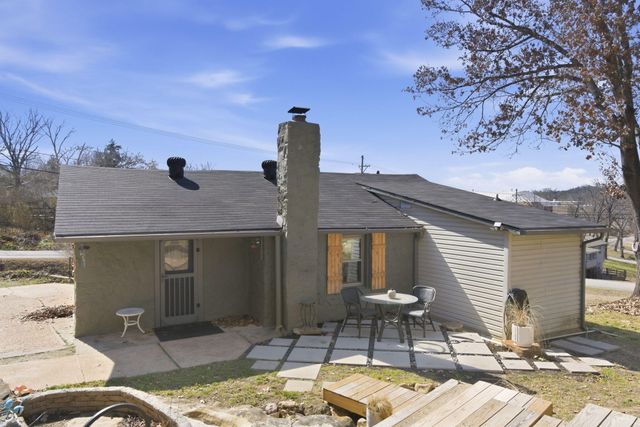 495 Evergreen Avenue, Hollister, MO 65672