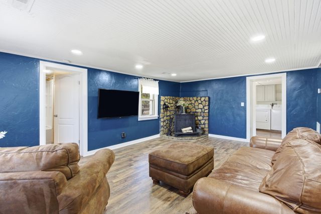 495 Evergreen Avenue, Hollister, MO 65672