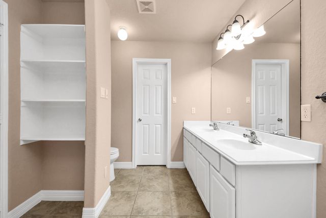 6 Prairie Oaks Drive, La Marque, TX 77510