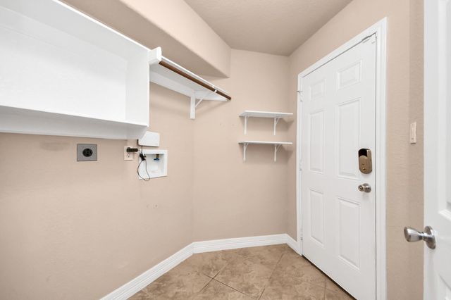 6 Prairie Oaks Drive, La Marque, TX 77510