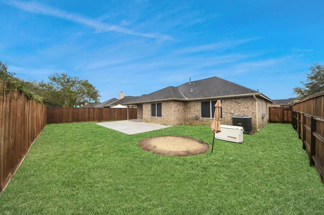 6 Prairie Oaks Drive, La Marque, TX 77510
