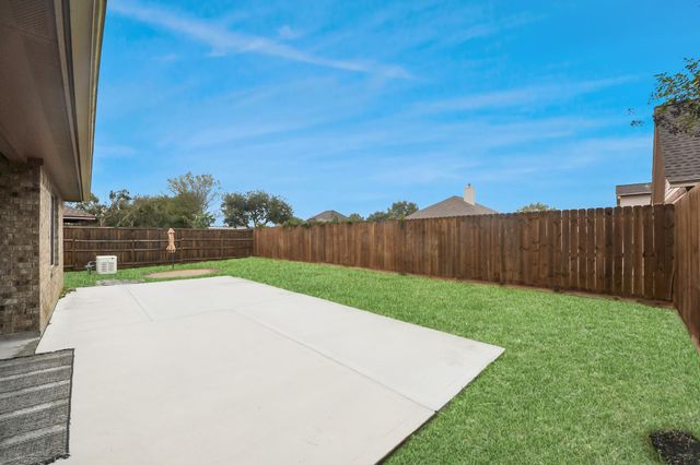 6 Prairie Oaks Drive, La Marque, TX 77510