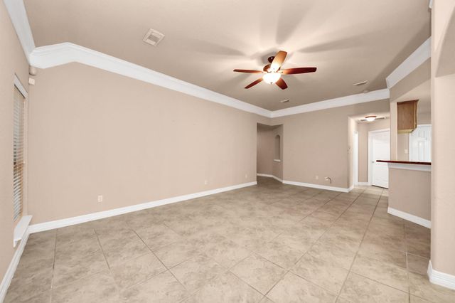 6 Prairie Oaks Drive, La Marque, TX 77510