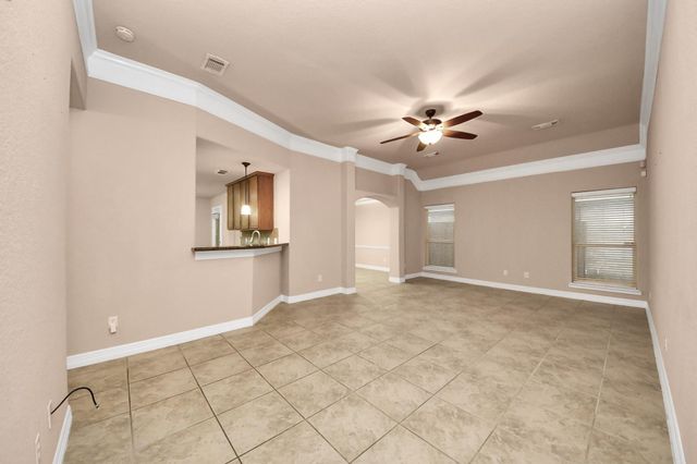 6 Prairie Oaks Drive, La Marque, TX 77510