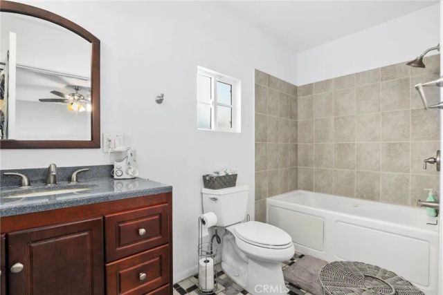 10525 Washington Avenue, South Gate, CA 90280