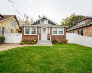 31 W Seaman Avenue, Freeport, NY 11520