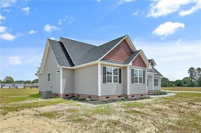3018 Dinwiddle Drive, Wade, NC 28395