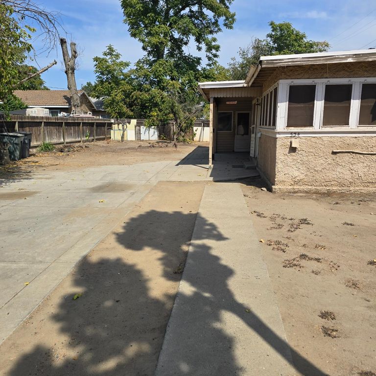 Image 2 of property listing at 534 N Clark Street, Fresno, CA 93701