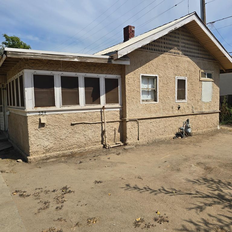 Image 3 of property listing at 534 N Clark Street, Fresno, CA 93701