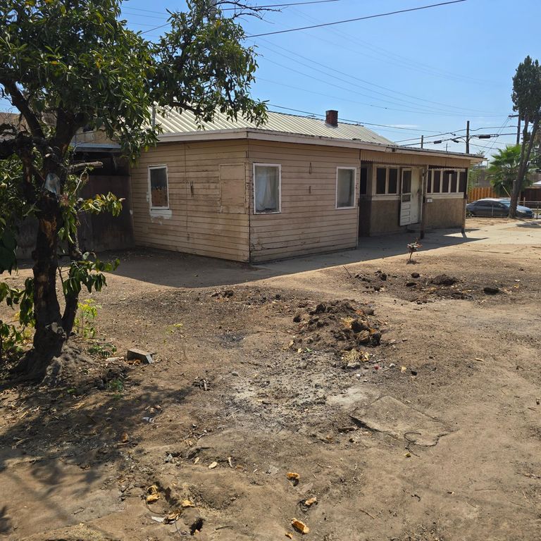 Image 4 of property listing at 534 N Clark Street, Fresno, CA 93701