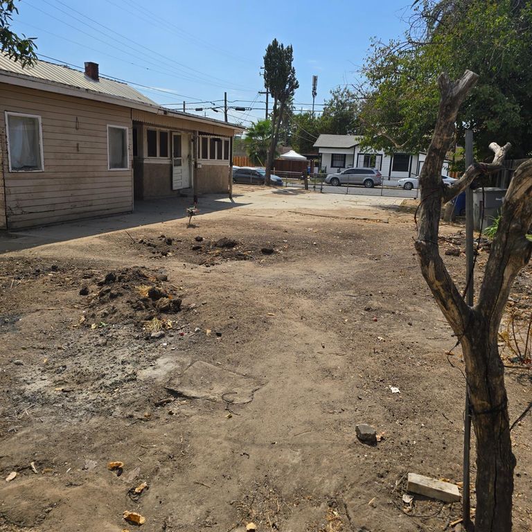 Image 5 of property listing at 534 N Clark Street, Fresno, CA 93701