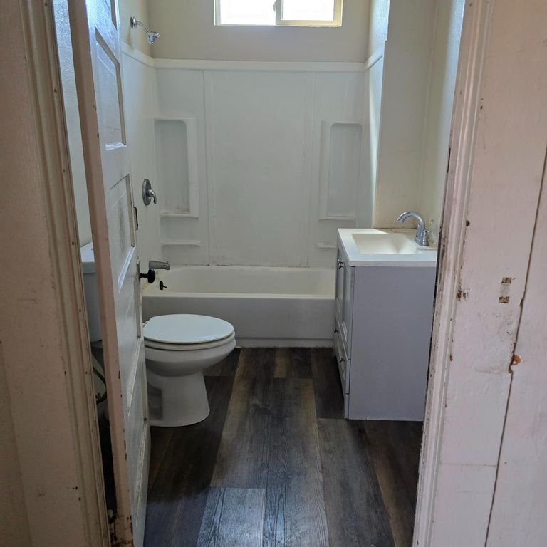 Image 6 of property listing at 534 N Clark Street, Fresno, CA 93701