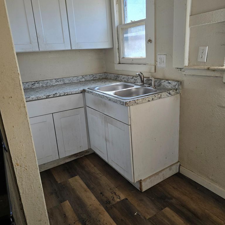 Image 7 of property listing at 534 N Clark Street, Fresno, CA 93701