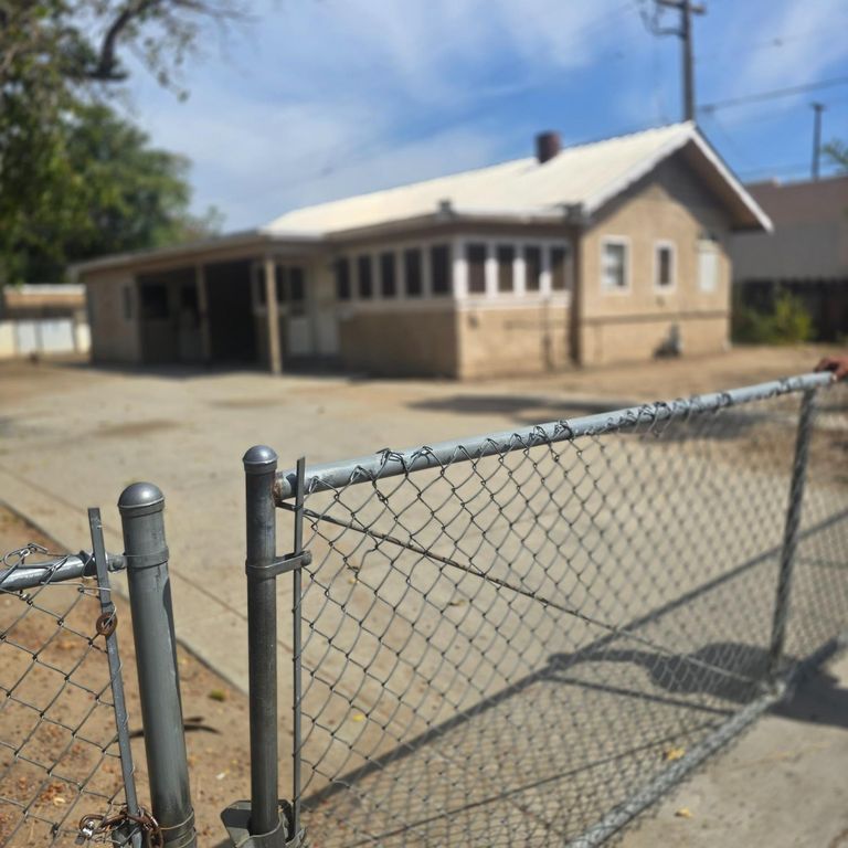 Image 9 of property listing at 534 N Clark Street, Fresno, CA 93701
