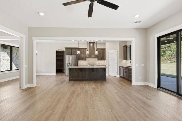 921 N Fountain Street, Carterville, MO 64835