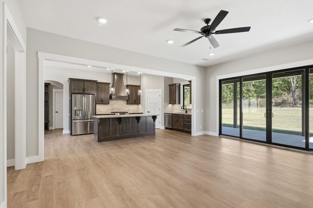 921 N Fountain Street, Carterville, MO 64835