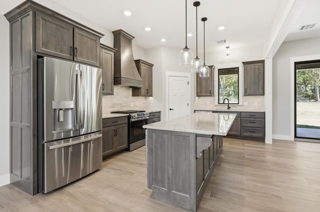 921 N Fountain Street, Carterville, MO 64835