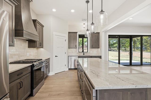 921 N Fountain Street, Carterville, MO 64835