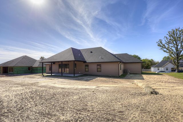 921 N Fountain Street, Carterville, MO 64835