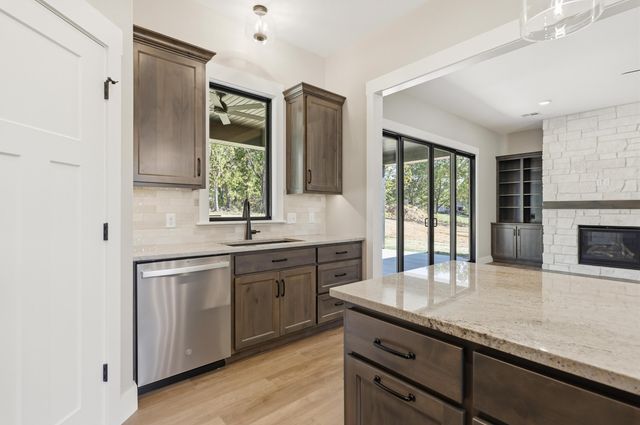 921 N Fountain Street, Carterville, MO 64835