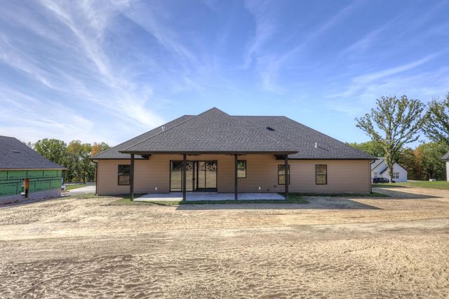 921 N Fountain Street, Carterville, MO 64835